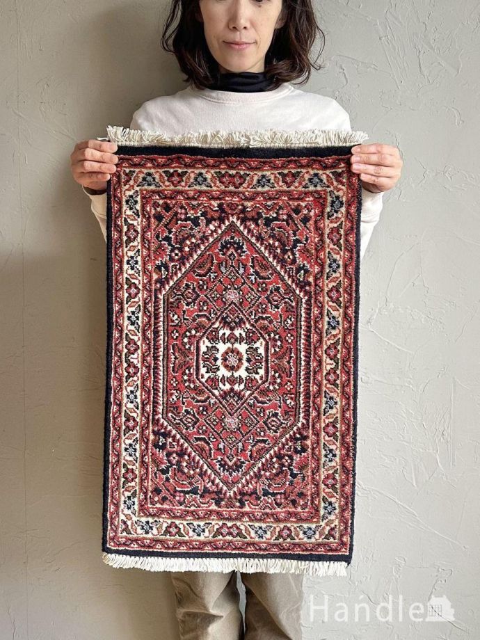 ペルシャのおしゃれな絨毯