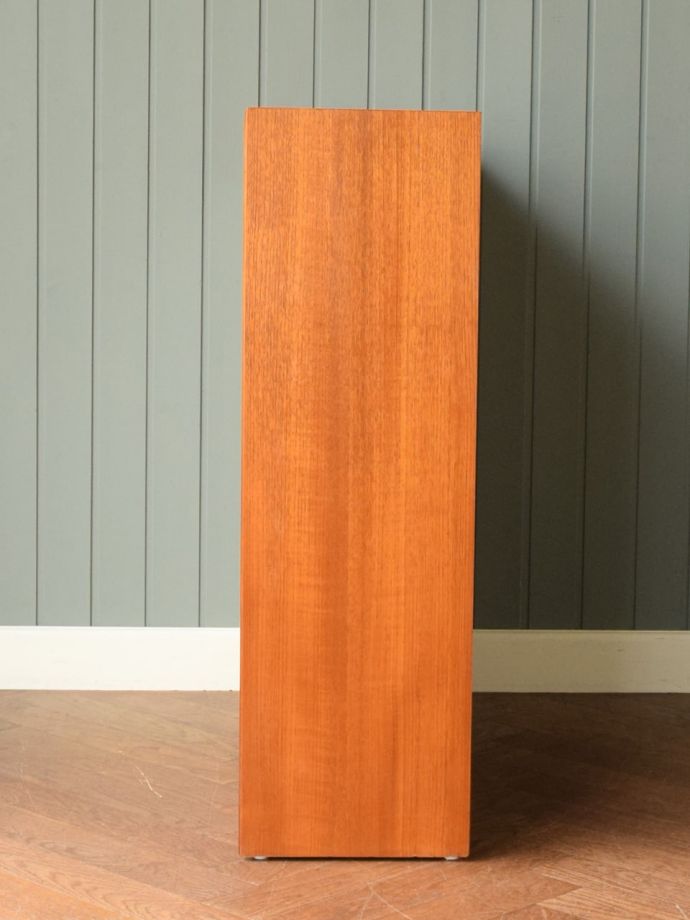 ビンテージキャビネットの側面