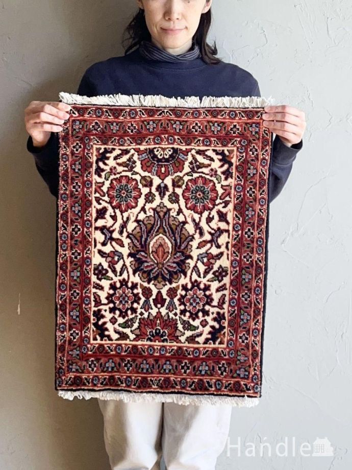 ペルシャのおしゃれな絨毯