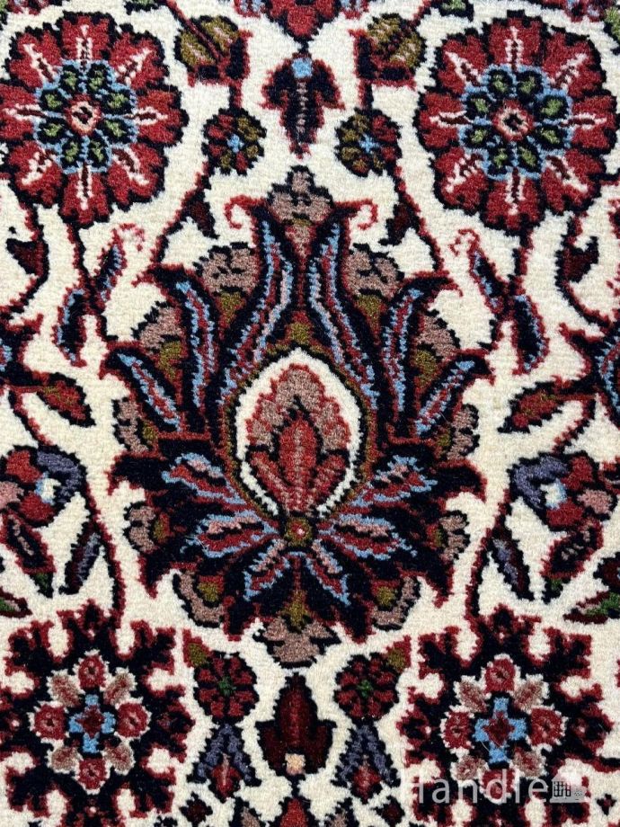 1点ものの手織り絨毯