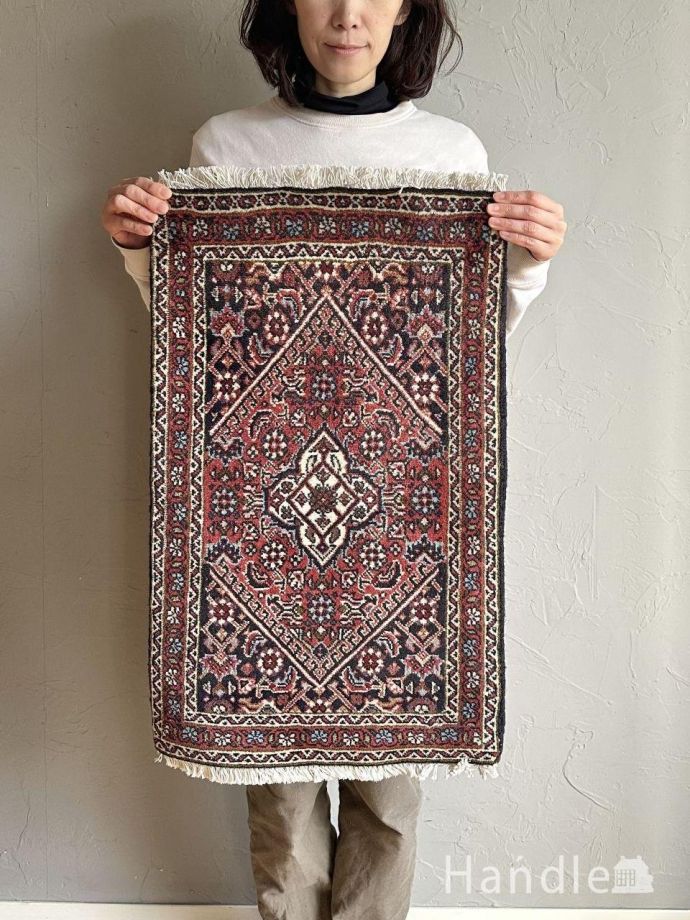 ペルシャのおしゃれな絨毯