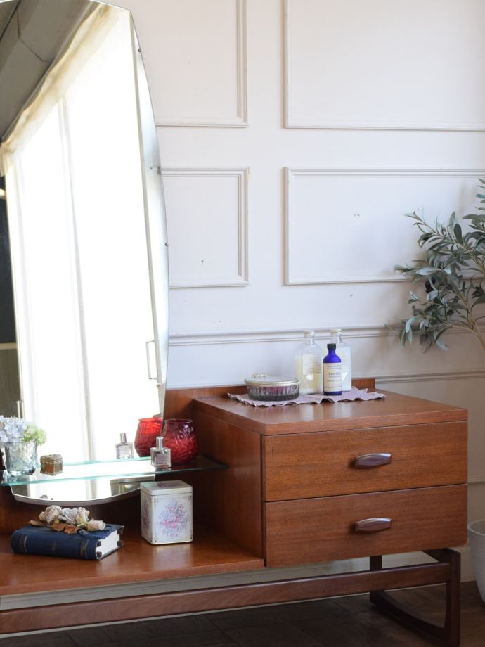 G-PLANのビンテージドレッサー