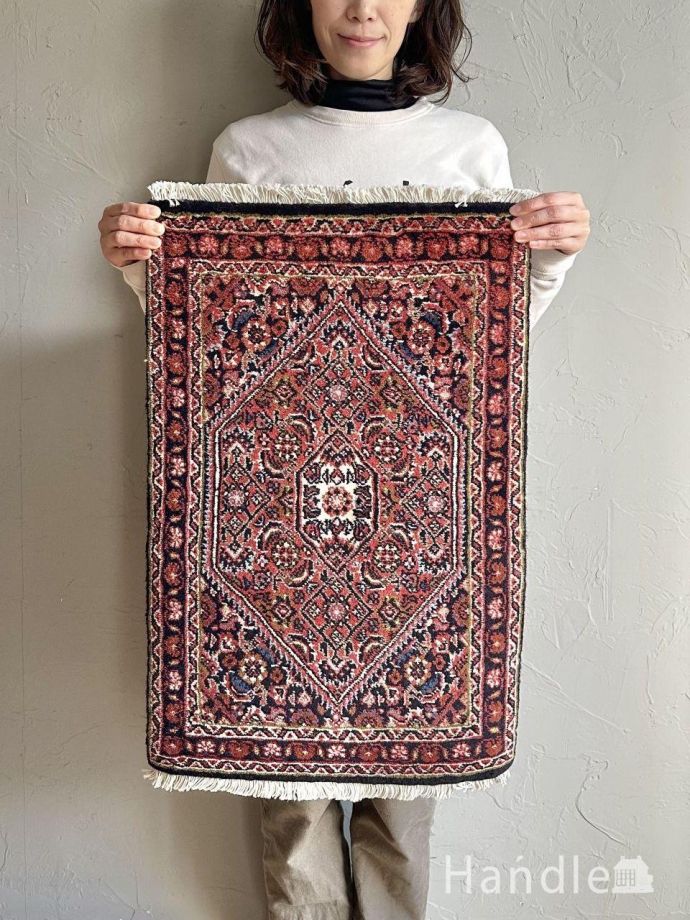 ペルシャのおしゃれな絨毯