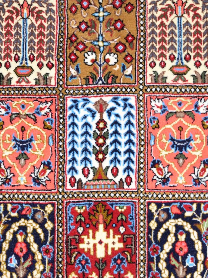 1点もののビンテージ絨毯