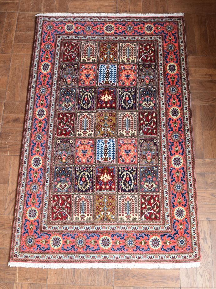 おしゃれなビンテージ絨毯