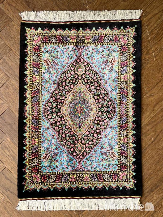 ペルシャ絨毯の使いやすい玄関マット、クムで織られたシルクの