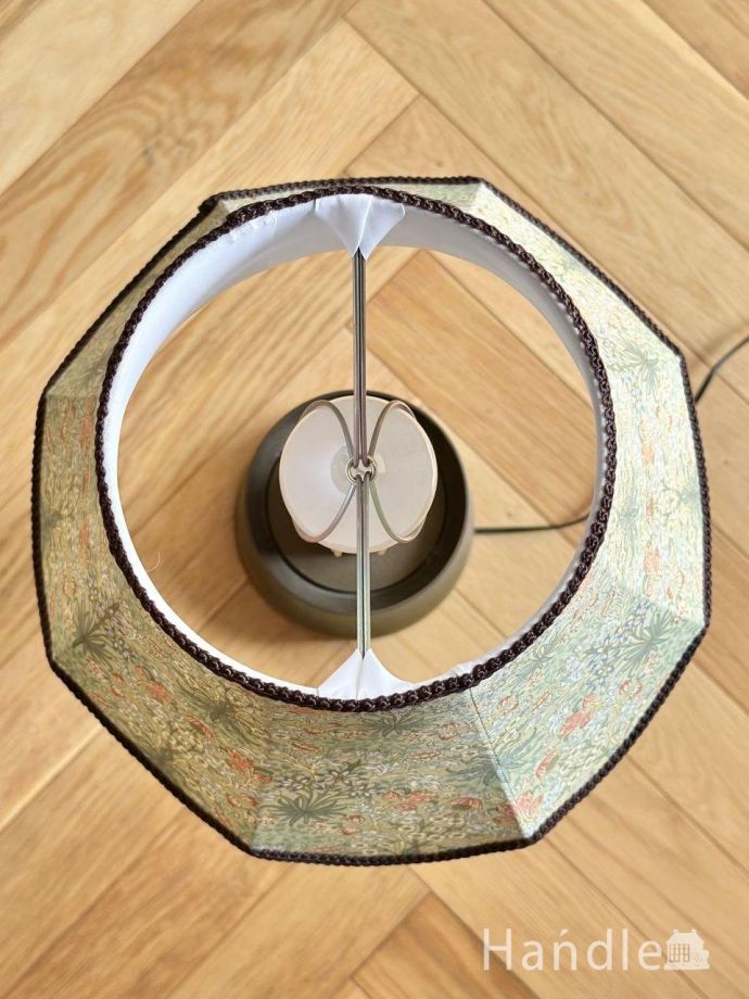 ホルダータイプのシェードです。