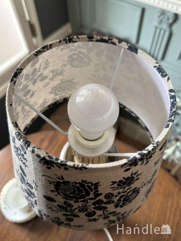 ホルダータイプのシェードです。