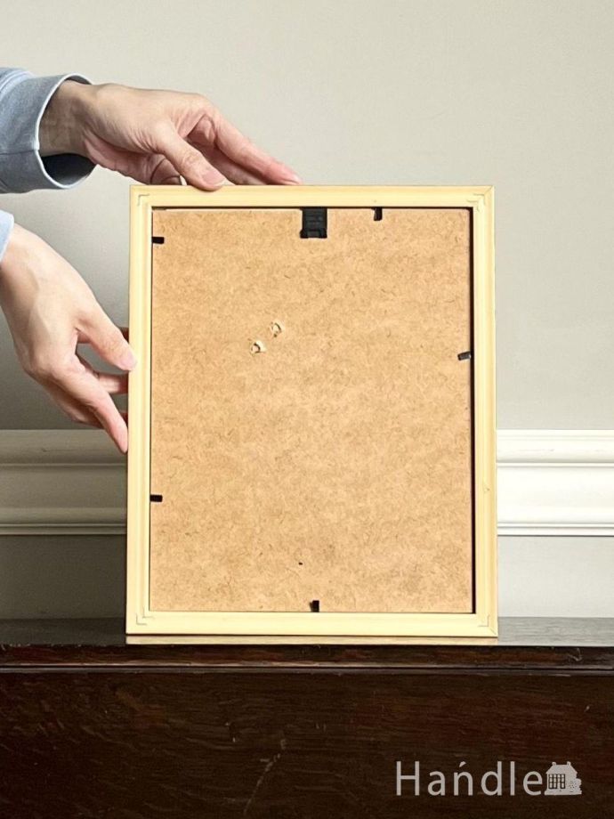 壁掛けフレームの後ろ姿