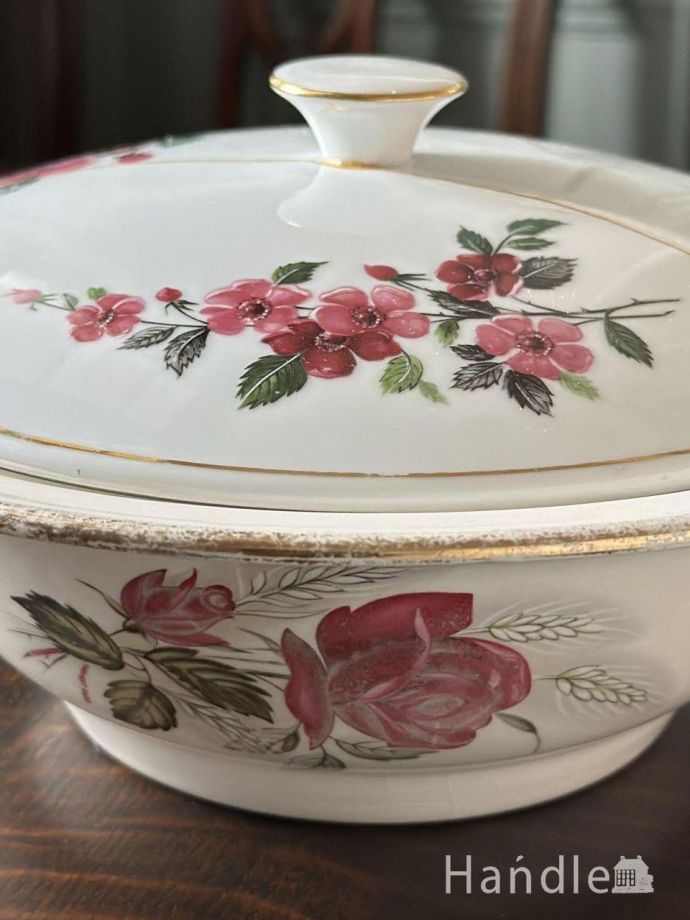 蓋つきのアンティーク食器