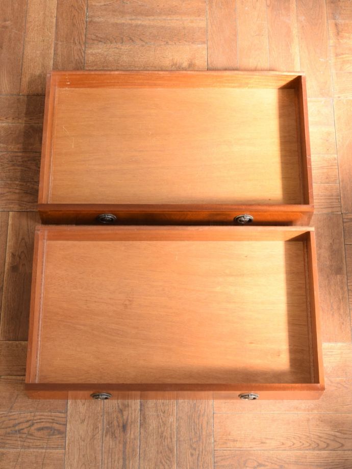 サイドボードの引き出し