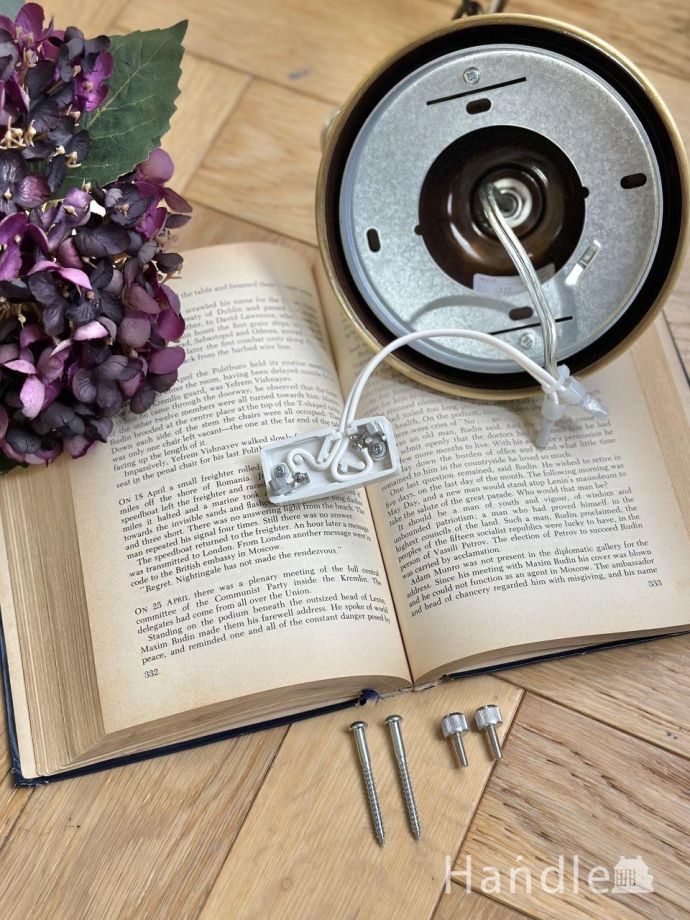 引っ掛けタイプの照明器具