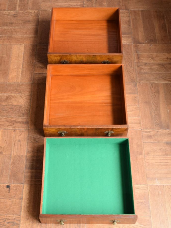 サイドボードの引き出し