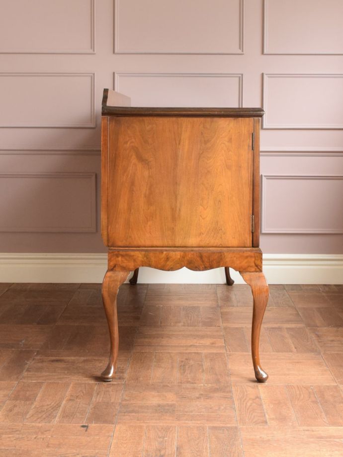 サイドボードの側面