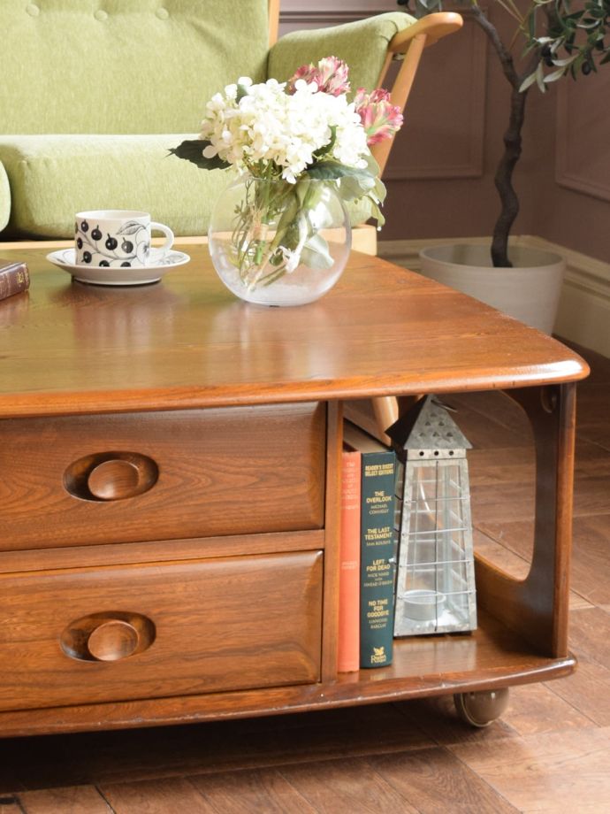 アーコール社のビンテージ家具