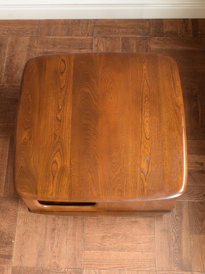 アンティークのテーブルの天板