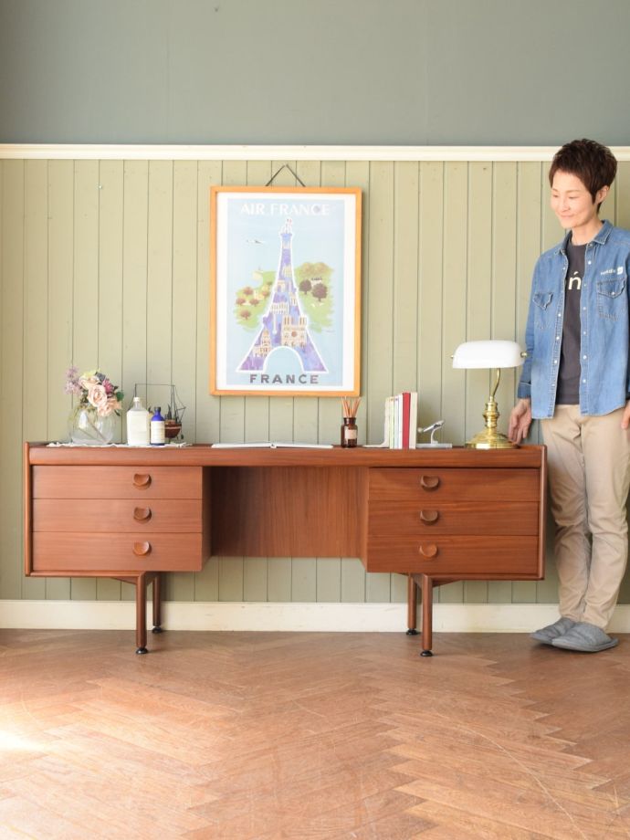 スタイリッシュでカッコいいデスク