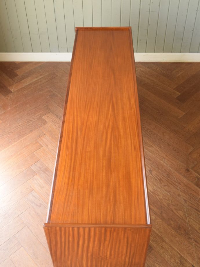 書斎机の美しい天板