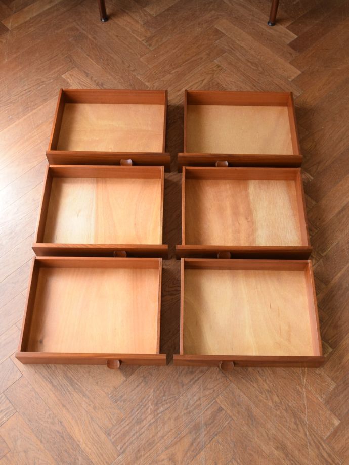 アンティークデスクの引き出し