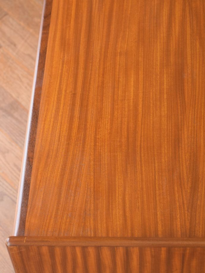 アンティークデスクの木目