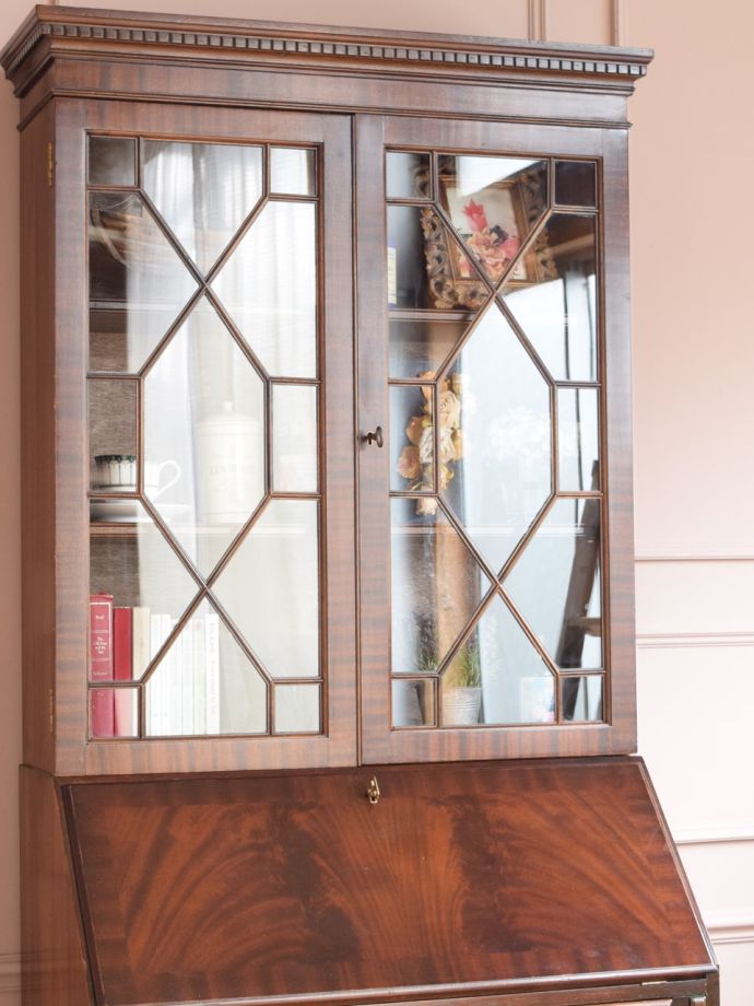 アンティーク家具らしさが漂うビューロー