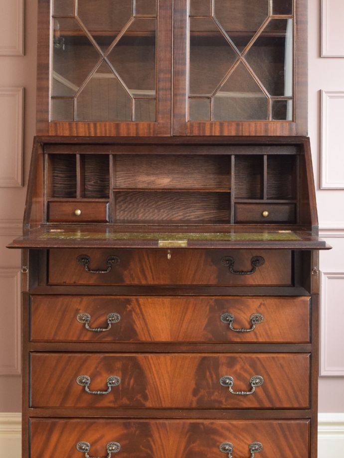 ビューローの扉の中