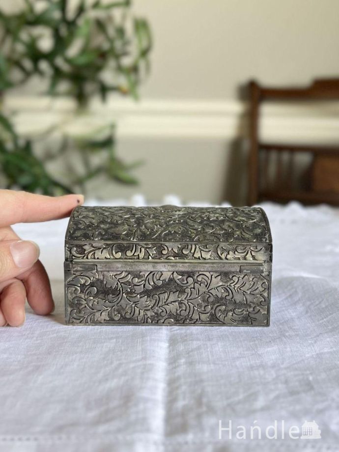 英国アンティークの小物入れ