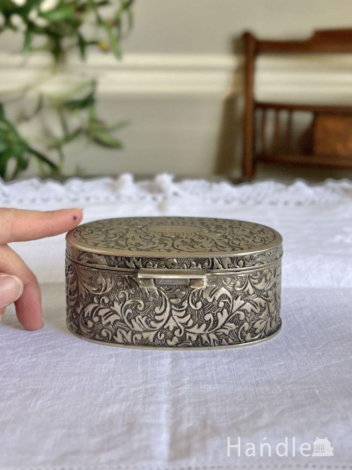 英国アンティークの小物入れ