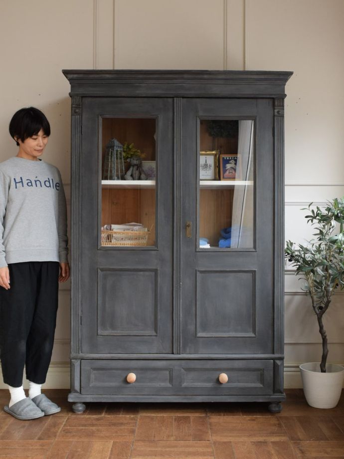 フランスのおしゃれなアンティークの本棚