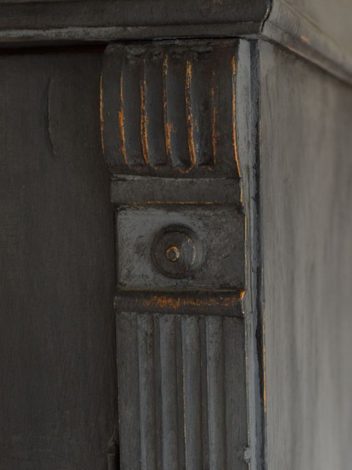 アンティーク家具らしい装飾