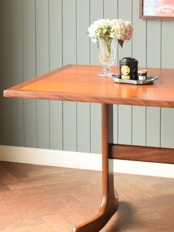 G-PLANのビンテージテーブル