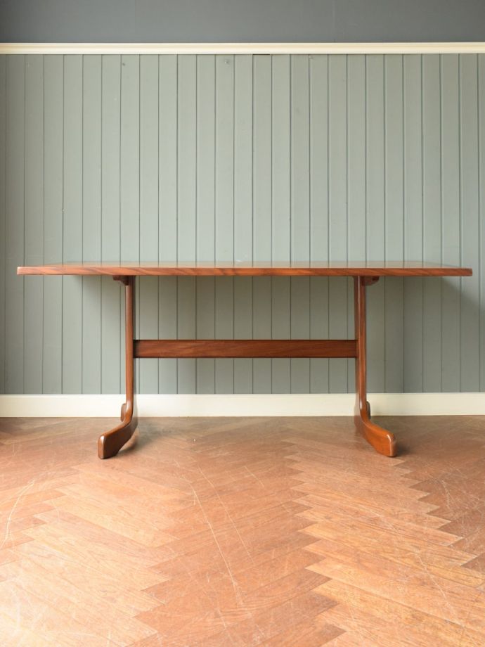 G-PLANのテーブルの反対側