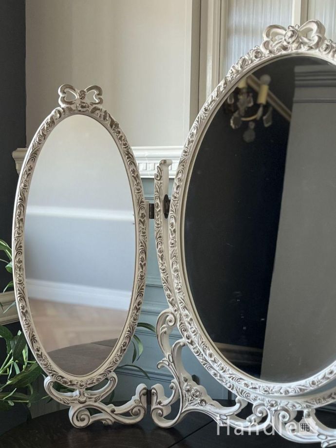 アンティークの美しい鏡