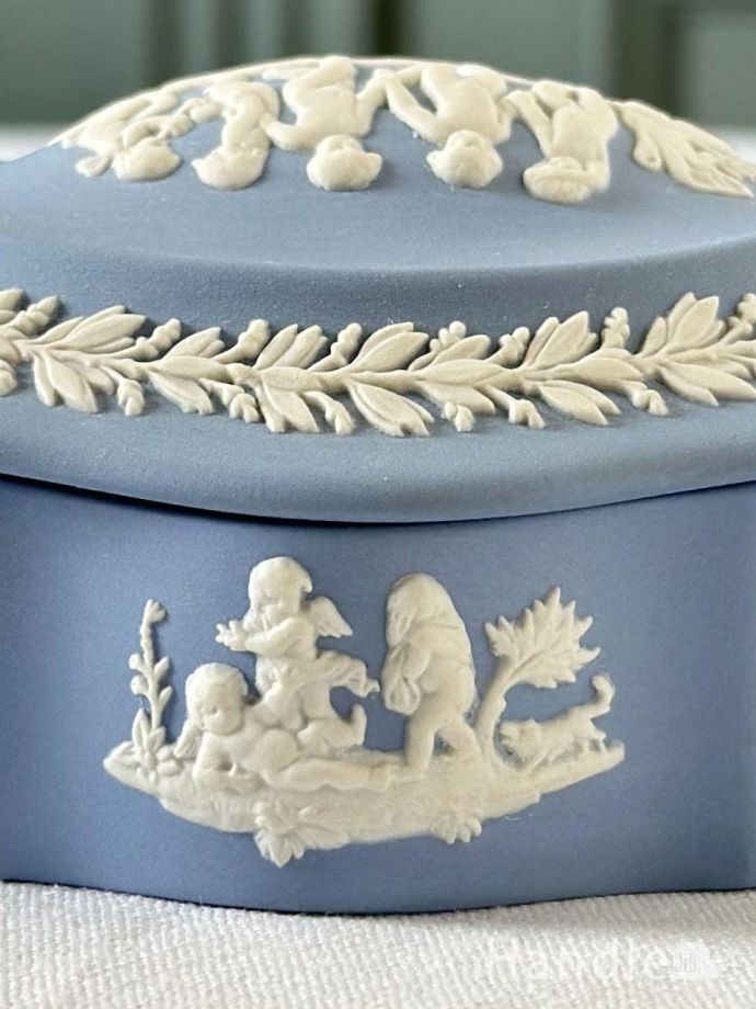 ジャスパーウェアの装飾