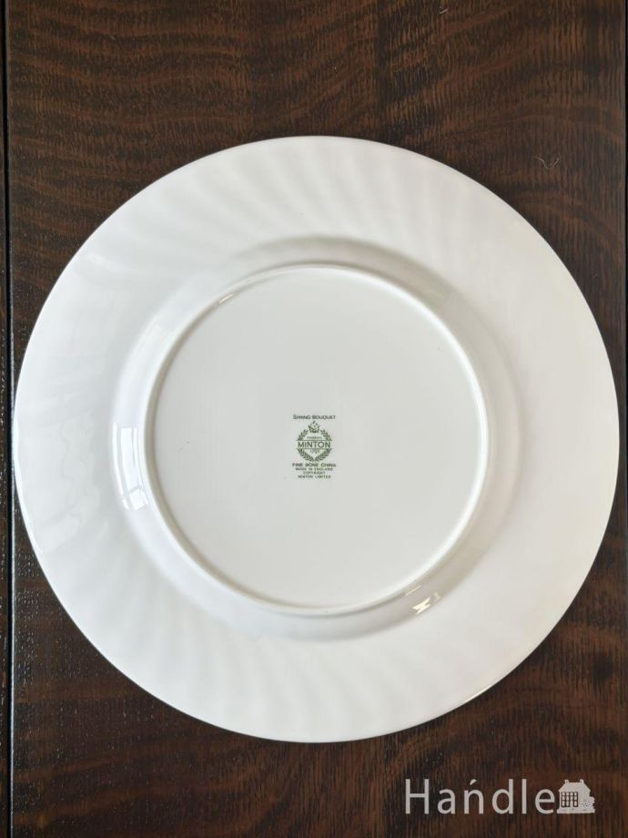 プレートの後ろ