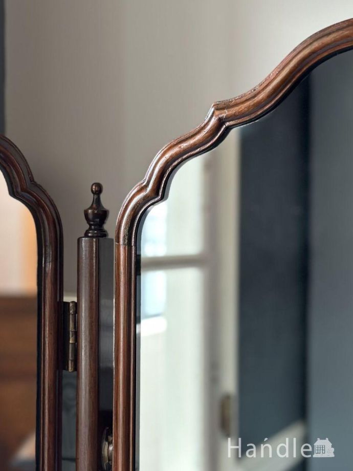 イギリスから届いたクラシックスタイルの置き鏡、ウォールナット材の