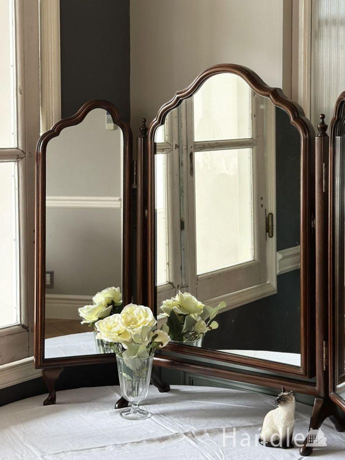 イギリスから届いたクラシックスタイルの置き鏡、ウォールナット材の