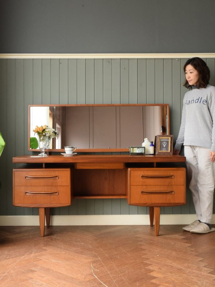 G-PLANのおしゃれなドレッサー