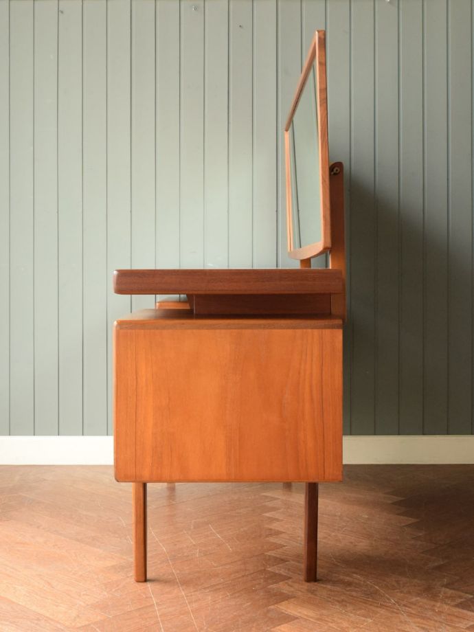 G-planのドレッサーの側面