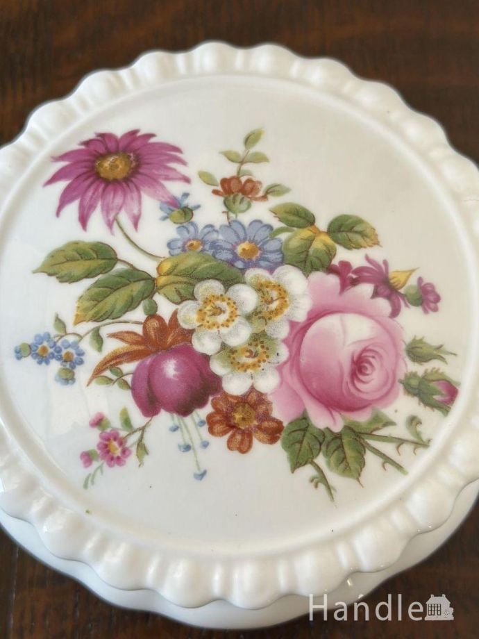 アンティークの小物入れ