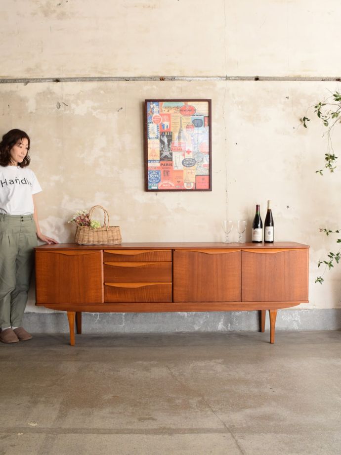 イギリスから届いたアンティークの家具、STONEHILLのおしゃれなサイド