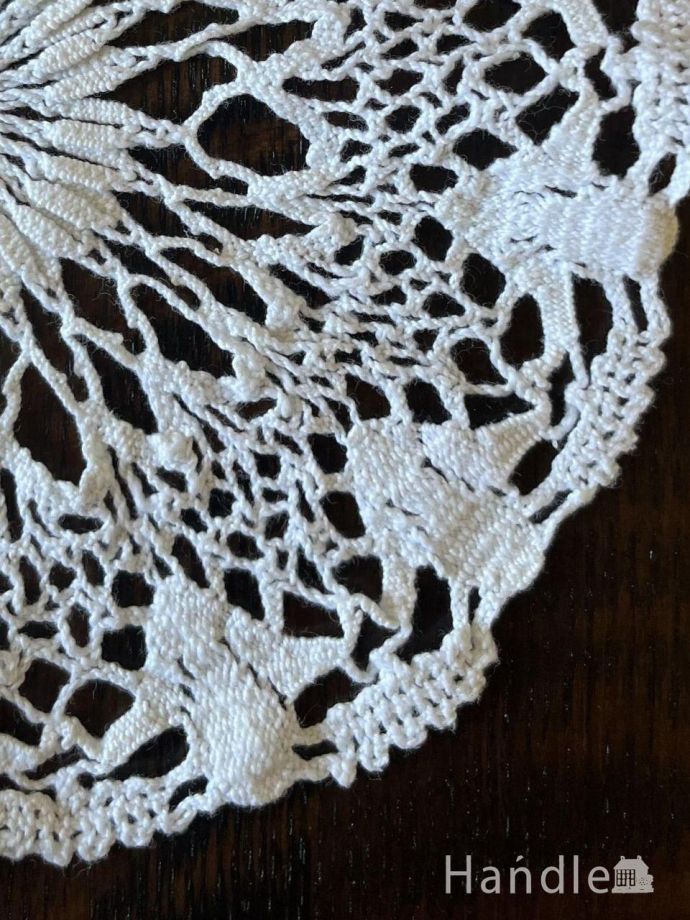 フランスのハンドメイドのアンティーク、クロッシェレースのドイリー