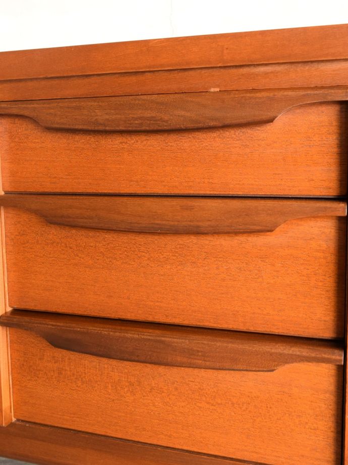 ビンテージ家具の木目