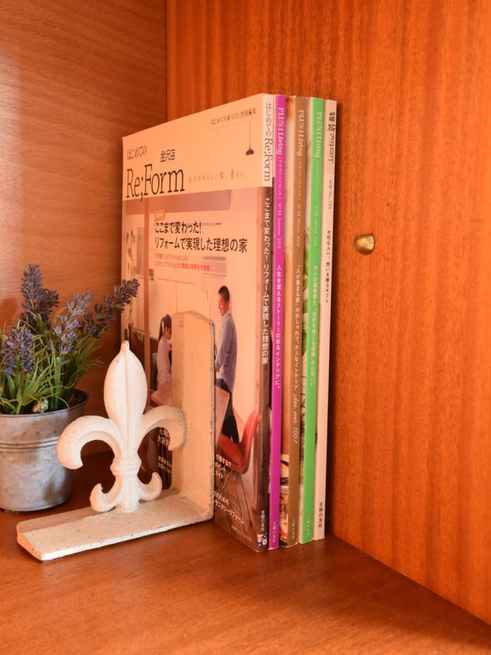 サイドボードの扉を開けると