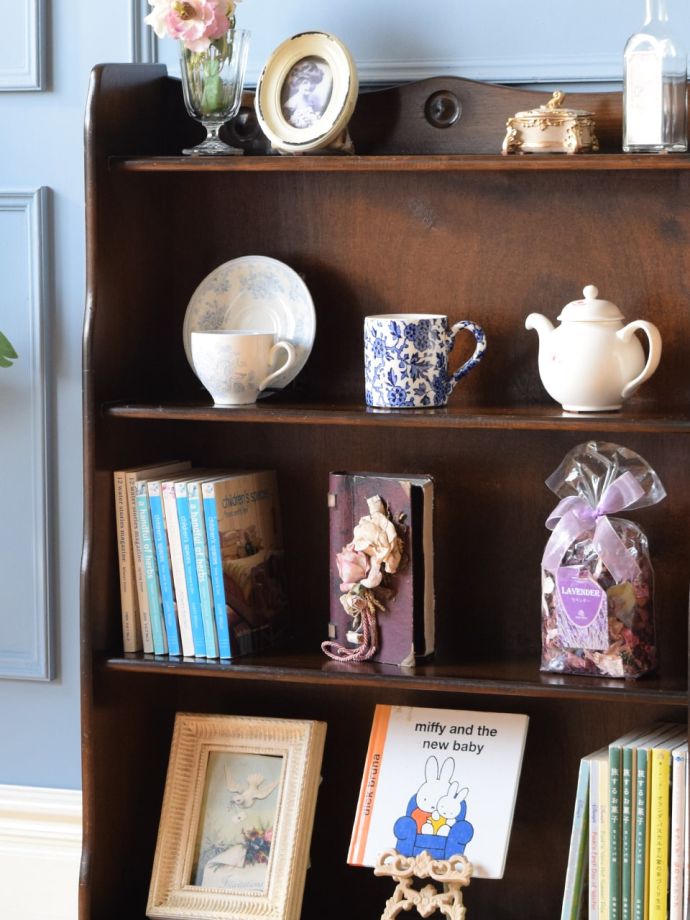 アンティーク家具らしい美しい木目