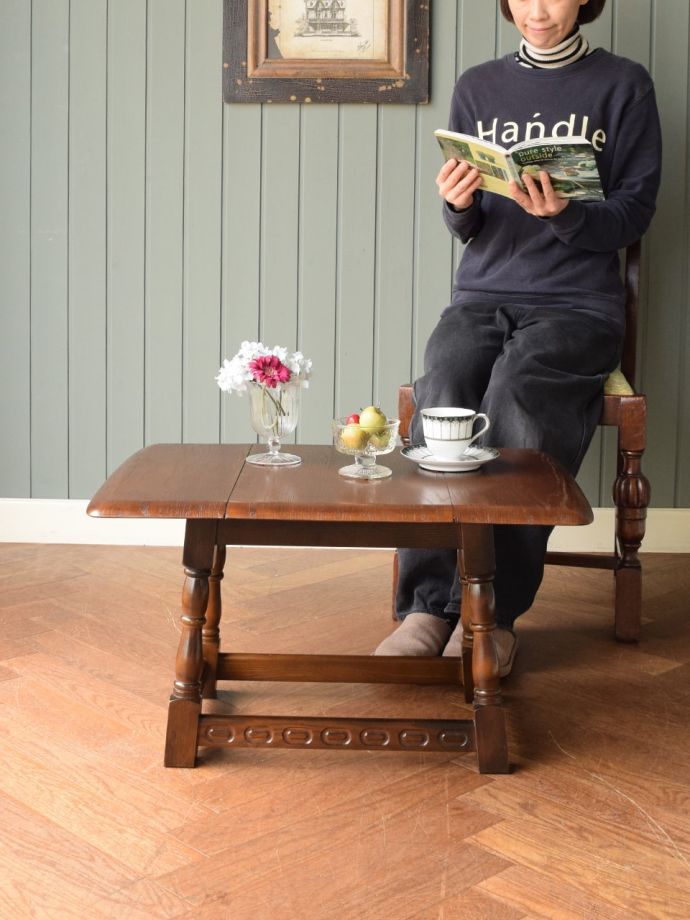 アーコールの折り畳み式テーブル