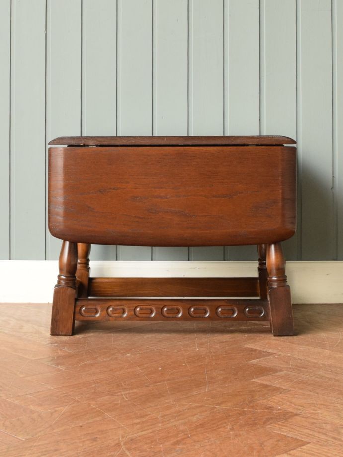 畳んだ時のバタフライテーブル