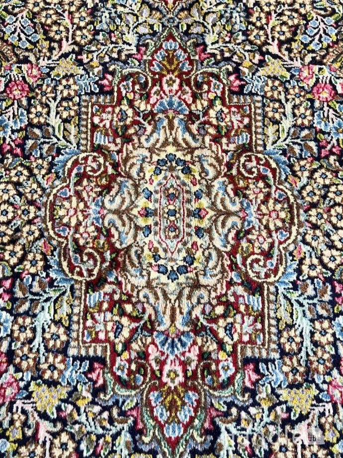 1点もののビンテージ絨毯