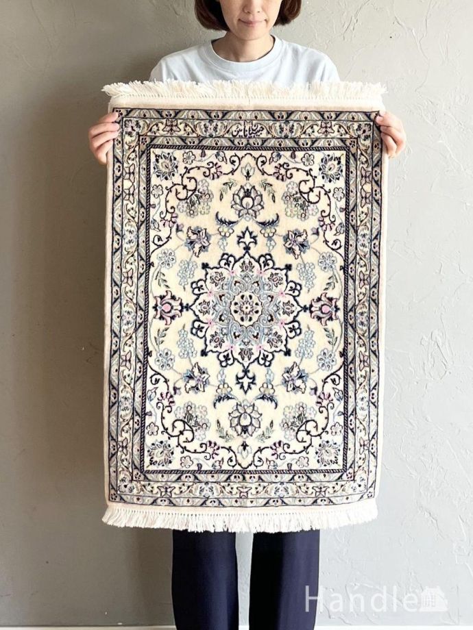 ナインの美しいペルシャ絨毯