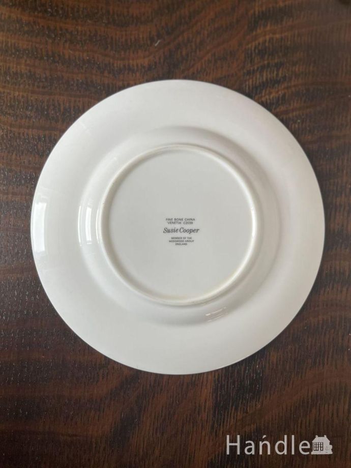 プレートの後ろ